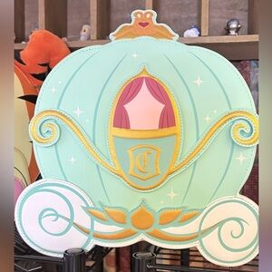 REVERSIBLE CINDERELLA COACH/PUMPKIN LOUNGEFLY